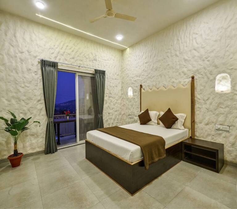 Breeze Resort Panhala1